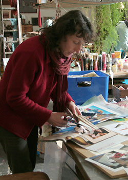 Jacqueline Robin dans son atelier.